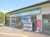 ファミリーマート　近鉄東生駒駅前店まで400メートル