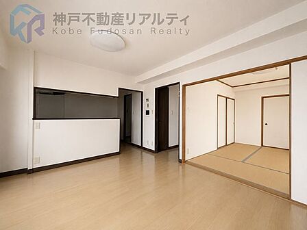 ◆三面バルコニーで明るいお部屋♪※家具消し加工をしております。