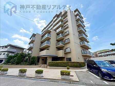 8階部分!最上階の三方角部屋♪