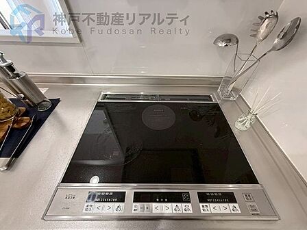 ◇お手入れが簡単なIHクッキングヒーター付きのシステムキッチン♪