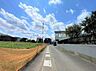 外観：前面道路含む現地写真