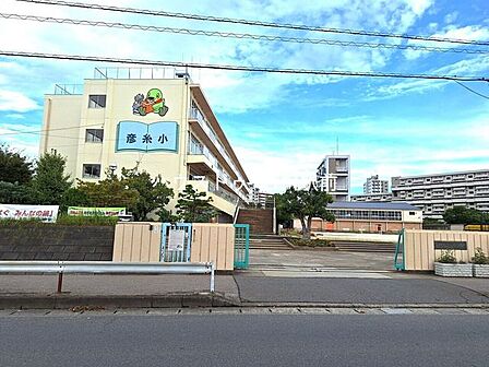 三郷市立彦糸小学校 620m