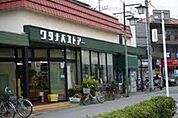 ワタナベストアー 徒歩3分。スーパー 230m