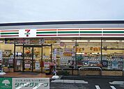 セブンイレブン加須市役所前店 徒歩8分。 620m