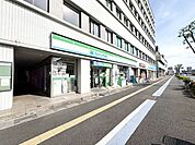 ファミリーマート春日部中央一丁目店 徒歩3分。 170m