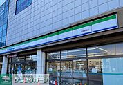 ファミリーマート加須駅前店 徒歩20分。 1600m
