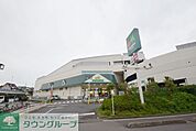 マルエツ東門前店 徒歩13分。スーパー 1020m