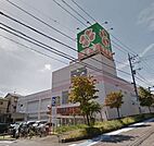 ライフ浦和白幡店 徒歩4分。スーパー 310m