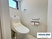 2階とトイレです。1階と同仕様で、明るく窓付で換気も◎