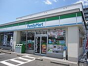 ファミリーマート月寒東5条店 699m