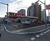 サンドラッグ南4条店 657m