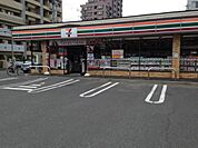 セブンイレブン札幌中央南11条店 248m