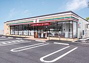 セブンイレブン佐賀昭栄中学校前店 徒歩10分。 790m