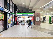 ファミリーマートJR佐世保駅店 徒歩2分。 90m