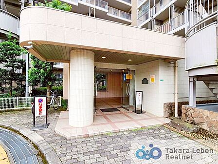 管理と清掃が行き届いたエントランス