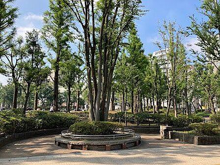 教育の森公園 徒歩22分。 1750m