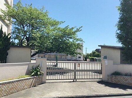 足立区立渕江中学校 徒歩3分。 200m