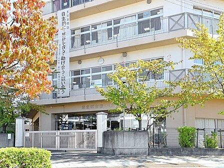 足立区立第一中学校 徒歩14分。 1090m