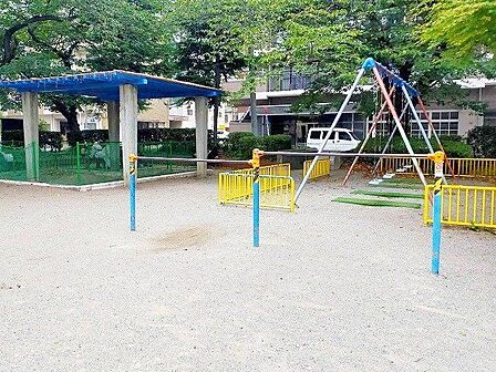 千歳公園 徒歩10分。 770m