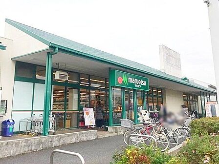 マルエツ伊興店 徒歩2分。 160m