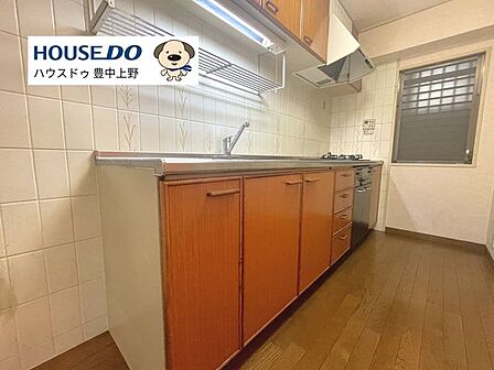 収納豊富なシステムキッチンです!スペースにゆとりがあるためご家族でお料理を楽しめます!