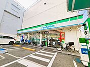 ファミリーマート　豊中本町店 70m