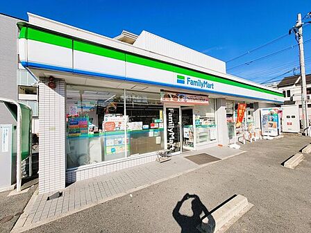 ファミリーマート 豊中長興寺北店 420m