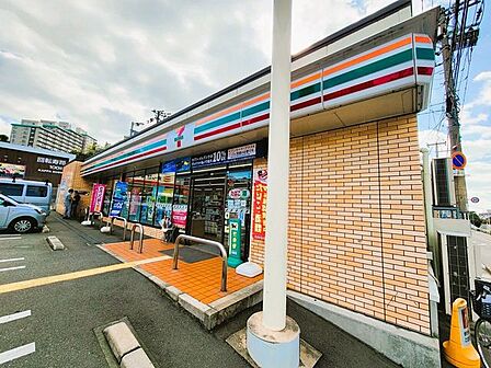 セブン-イレブン 豊中上新田4丁目店 240m
