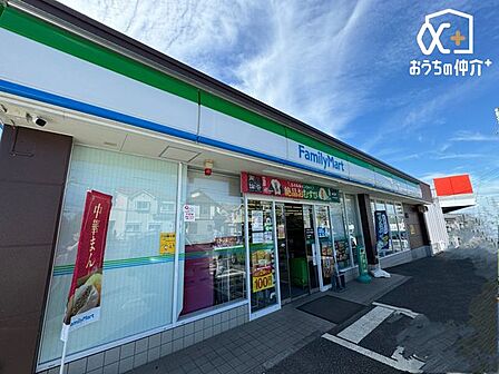 ファミリーマート所沢小手指南店 徒歩6分。24時間営業なので、急なお買い物にも便利です。飲食物や軽い日用品を販売しております。駐車場;有 420m