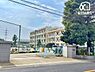 周辺：所沢市立西富小学校 徒歩13分。敷地も広く、お子様が伸び伸びと過ごす事が出来ます！ 970m