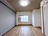 寝室：■大きなクロゼットのある洋室です
