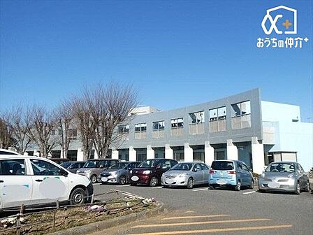 松井まちづくりセンター 徒歩11分。住民票や印鑑証明などの証明書発行、転居届等の住所変更、市税の納付などの各種手続きを行っています。 830m