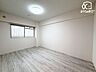洋室：家具の配置がしやすい間取りで収納力があるためお部屋がスッキリします。