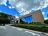 周辺：柳瀬まちづくりセンター 徒歩6分。図書館、体育館も併設しており、使い勝手が良いです。市役所の出張所もあるので、公的書類を取り寄せるのも便利で助かりますね！ 450m