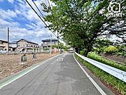 北側5ｍ道路に面しています。喧騒から離れた、静かで心安らぐ住環境。ゆったりとした時間を過ごしたい方にぴったりのロケーションです。