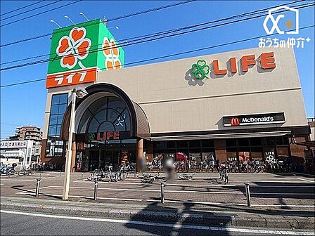 ライフ新座店 徒歩6分。営業時間平日:午前9時30分~0時土・日:午前9時~0時駐車場:有食品・日用品は勿論、お酒の種類も豊富なスーパーです!マクドナルドが併設されています。 470m
