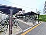 その他：駐輪場が敷地内に設けられています。小さなお子様や、学生のお子様にとっては自転車も大切な移動手段なので、綺麗に整理された場所に保管できるのは安心です。