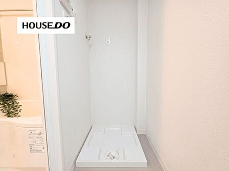 洗面室内に防水パン付きの洗濯機置場を確保。浴室に近く、洗濯から入浴までスムーズな家事動線です。
