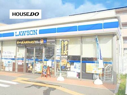 ローソン 新御堂筋上新田店 240m