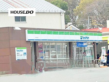 ファミリーマート 茨木西河原店 220m