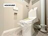 トイレ：清潔感のあるすっきりとしたトイレ空間。温水洗浄便座付きで毎日快適♪シンプルな内装でお掃除もしやすく、気持ちよくお使いいただけます！