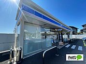 コンビニ「ローソン富士中里店まで826m」