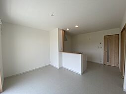 トラミッドヴィラ花田 102 1階2LDKのリビング/ダイニング