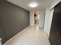 シャイン・ウェスト 2階1LDKのリビング/ダイニング