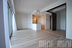 レーベン松山一番町 THE TOWER 1304 13階2SLDKのリビング/ダイニング