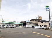 ファミリーマート森松店 950m