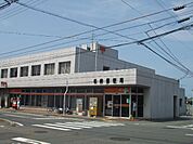 松前郵便局 324m