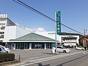 伊予銀行桑原支店 700m