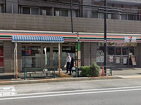 コンビニ 70m セブン-イレブン 荒川三ノ輪駅西店