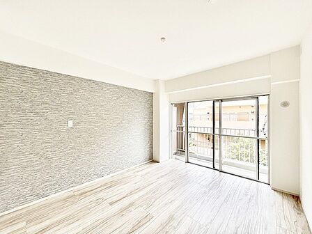 内装「無料オンライン相談」受付中!大きな窓からたっぷりの陽光と風を感じられるリビング